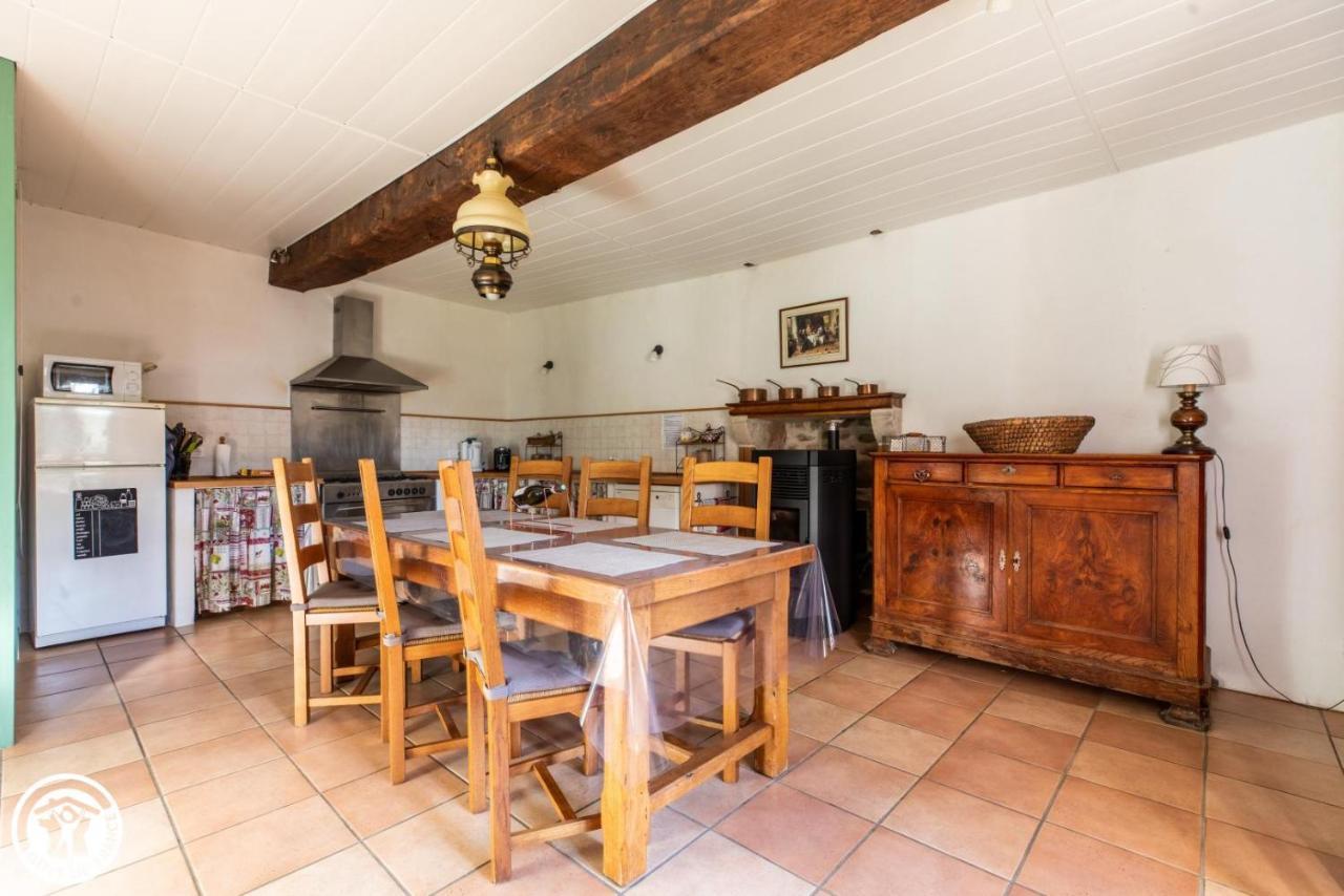 Aux 2 Puys - Gîte Le Lemptégy Saint-Priest-des-Champs Extérieur photo