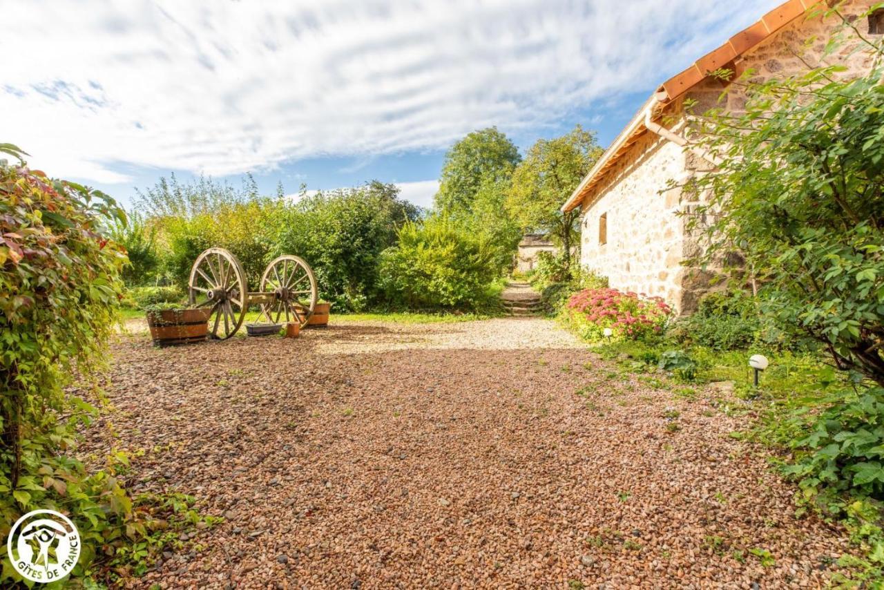 Aux 2 Puys - Gîte Le Lemptégy Saint-Priest-des-Champs Extérieur photo